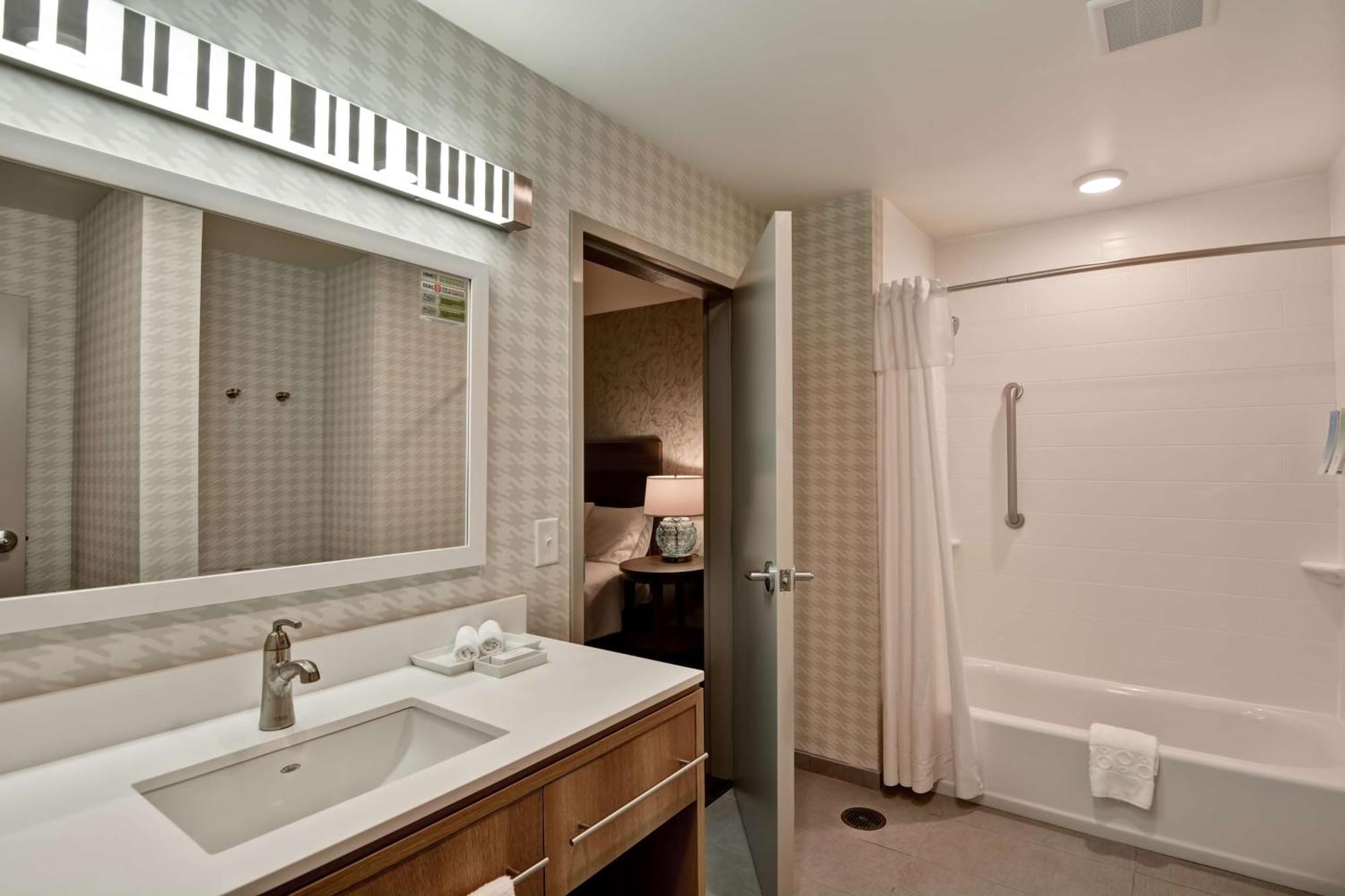 Home2 Suites By Hilton Tampa Usf Near Busch Gardens Eksteriør bilde